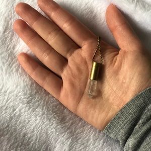BRANDY MELVILLE Crystal Necklace